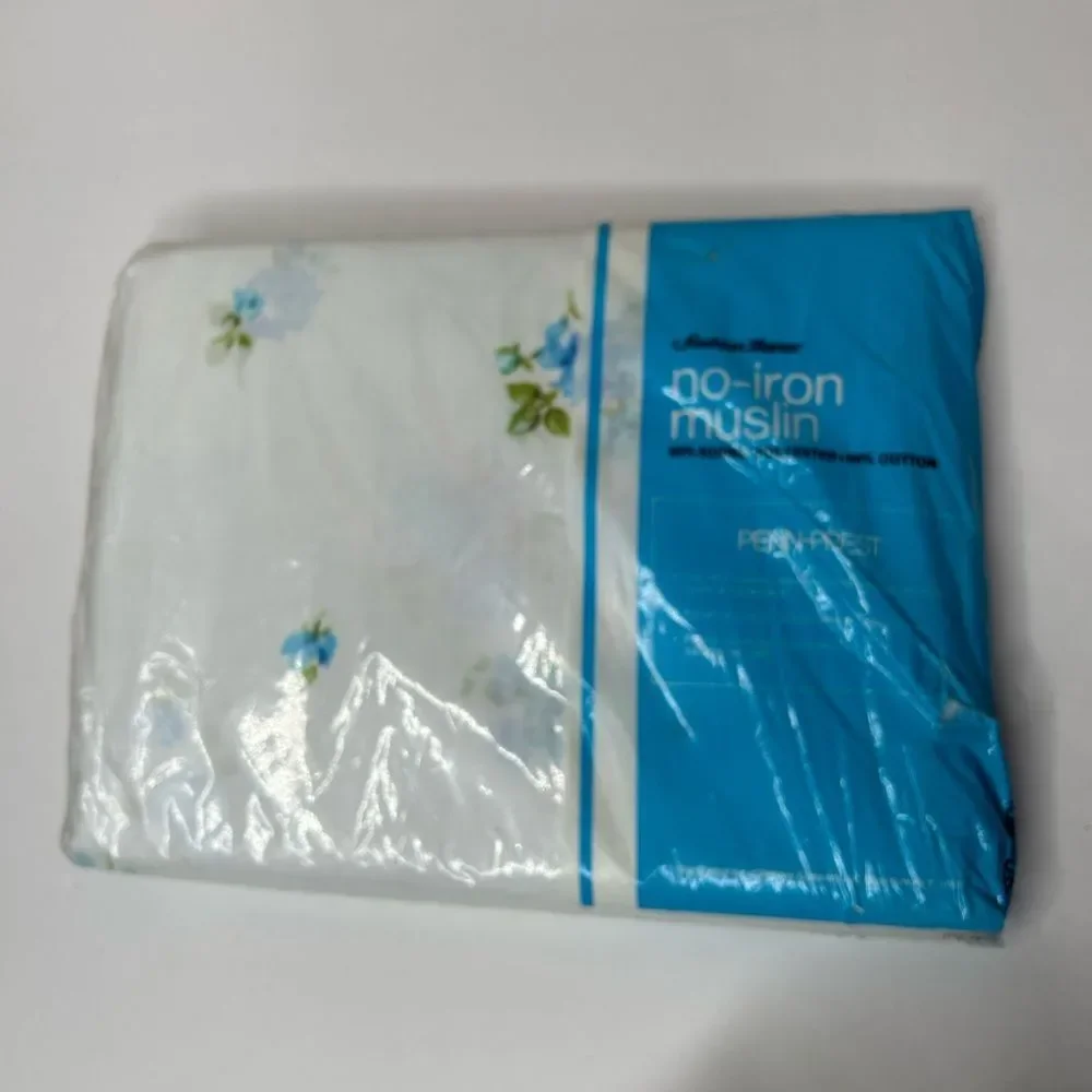 New deadstock vintage 70s JCPenney No-Iron Muslin Twin flat Sheet - Blue Floral